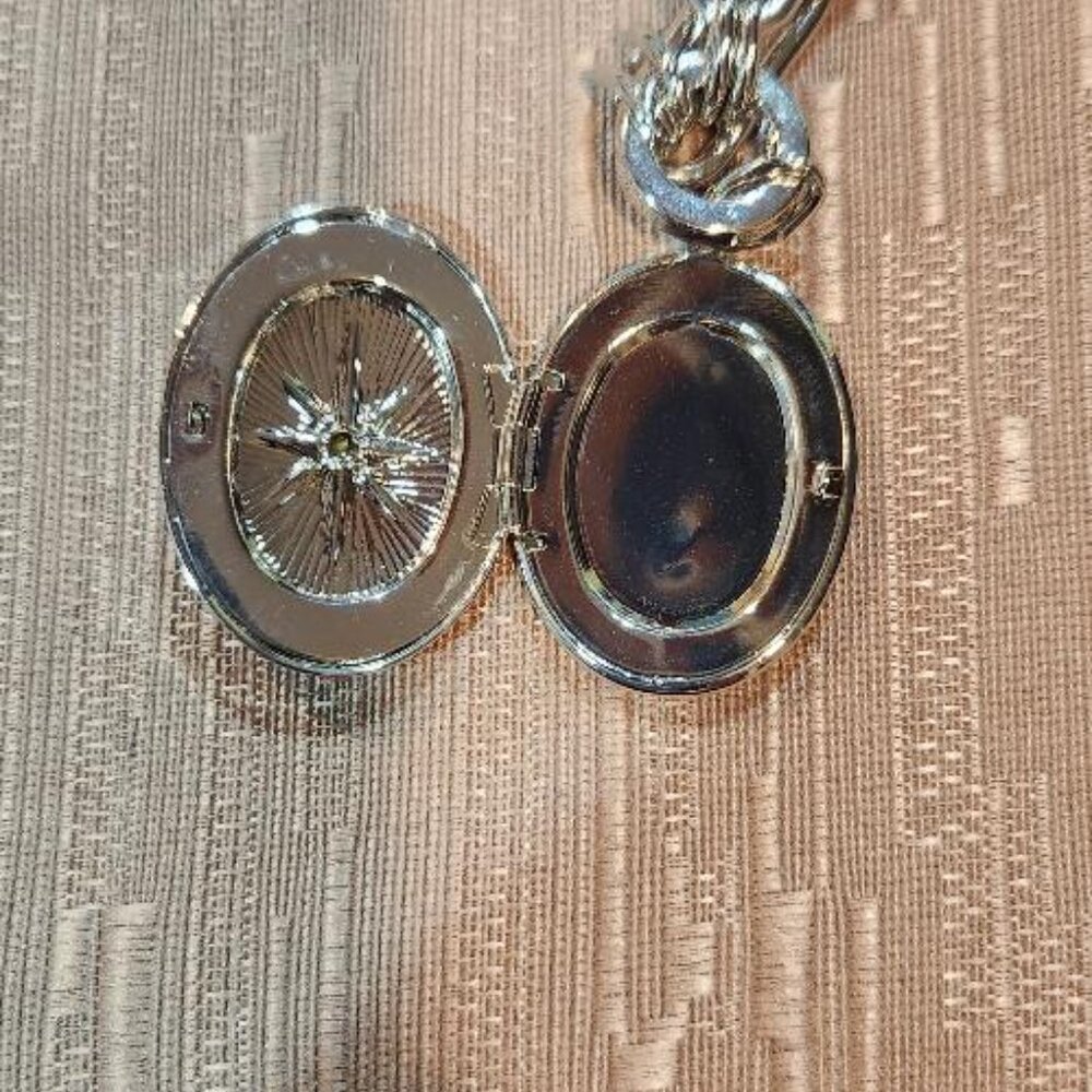 On 34th Pave Star Oval Locket Pendant Necklace Silver-toned - Picture 6 of 6